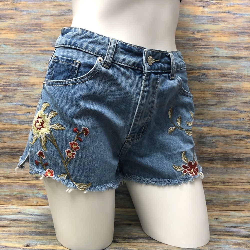 VTG Top Trends Womens High Waist Shorts Flower Embroidered Raw Hem Boho Size 26